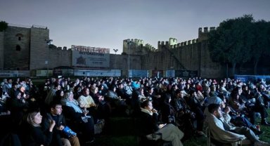 Açık Havada Tarihle Buluşma: Yedikule Hisarı'nda Sinema Akşamları Tarihî Ezgiler ve Hikâyelerle Devam Ediyor