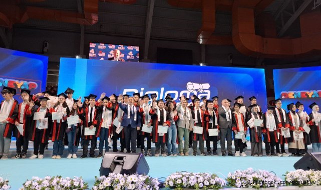 Bakan Kacır, Bakan Bak, Selçuk Bayraktar ve Vali Gül'ün Katıldığı Deneyap Mezuniyetinde Bilim Fatih, Teknoloji Geleceğinde Yerini Aldı