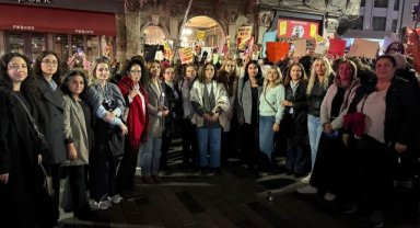 KADINLAR HAYKIRDI “SUSMUYORUZ ,KORKMUYORUZ