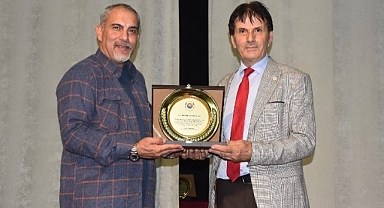 Mesleki Onura Büyük Taç: Hüseyin Zorkun'a