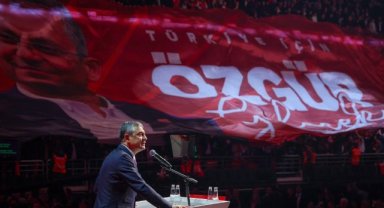 Özgür Özel yeniden CHP Genel Başkanı