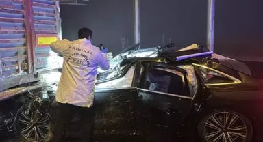 Kütahya'da katliam gibi kaza! Otomobil TIR'a arkadan çarptı: 4 kişi öldü