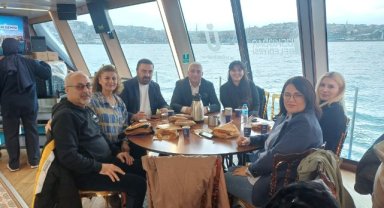 Sivkon Sivas Konfederasyonu ve Üsküdar Belediyesi işbirliğiyle düzenlenen Tekne Turuna bugün tüm Üye Federasyonlarımızın yoğun bir katılımı ile gerçekleştirdi