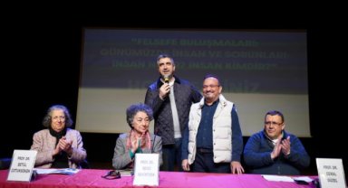  Kartal Belediye Başkanı Gökhan Yüksel Bülent Ecevit Kültür Merkezininde düzenlenen “Günümüzde İnsan ve Sorunları: İnsan Nedir? İnsan Kimdir?” başlıklı seminere katıldı