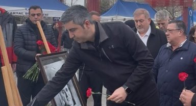 Kartal’da Uğur Mumcu Anısına Karanfil Bırakıldı