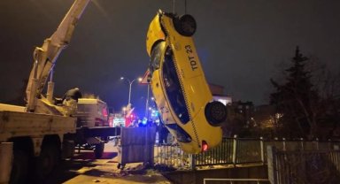 Kartal' da alkollü taksi sürücüsü 5 metrelik dereye uçtu