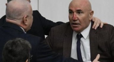 Bakanların yemin töreni öncesi Meclis'te yumruklu kavga çıktı