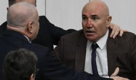 Bakanların yemin töreni öncesi Meclis'te yumruklu kavga çıktı