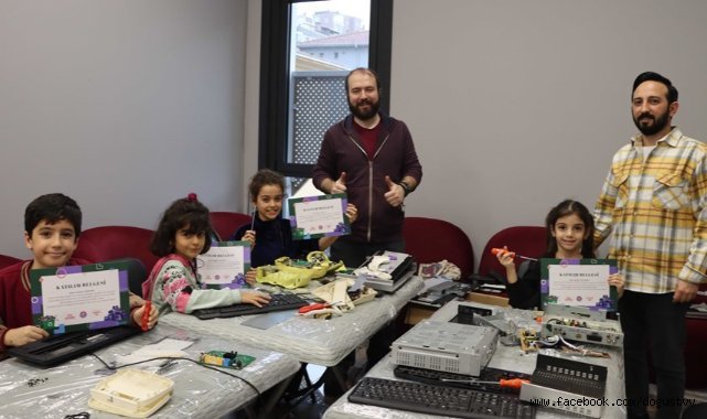 Maltepe Belediyesi’nden çocuklarla elektronik atık atölyesi