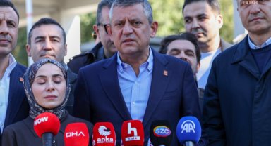 Özgür Özel, Boğaziçi Üniversitesinde: Akademisyenlerin nöbetine katıldı, öğrencilerle bir araya geldi