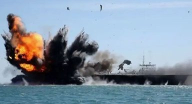 Hürmüz'de sıcak saatler! Körfez ülkesine ait petrol tankeri vuruldu