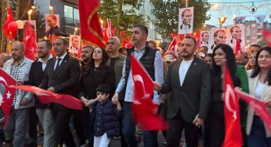 Kartal’da 19 Mayıs Coşkusu Fener Alayı ve Mehmet Erdem Konseriyle Taçlandı