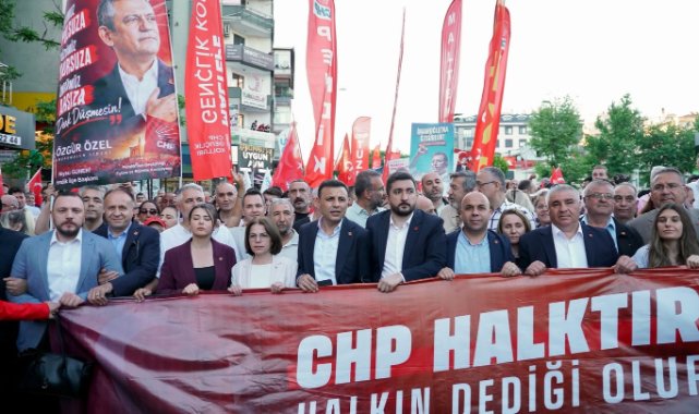 CHP’liler Maltepe’de Demokrasi ve Adalet İçin Yürüdü