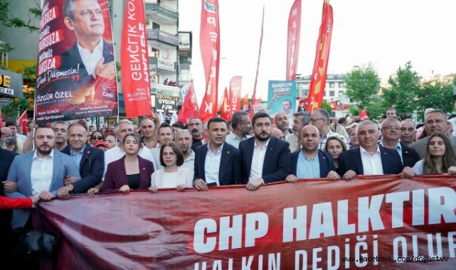 CHP’liler Maltepe’de Demokrasi ve Adalet İçin Yürüdü