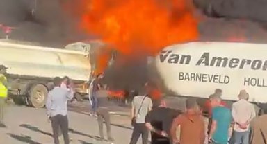 Hatay'da, yük boşaltan TIR'larda çıkan yangın söndürüldü