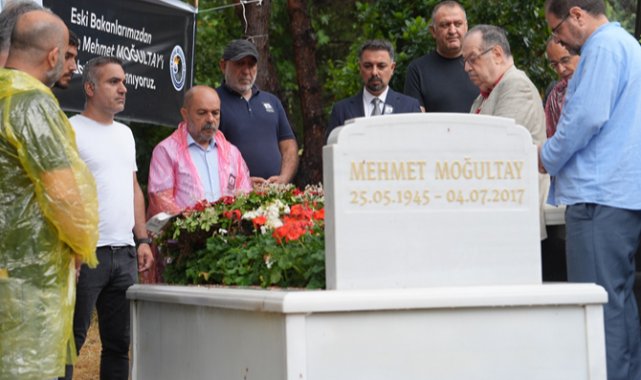 Kartal Belediyesi’nden Mehmet Moğultay’a vefa: Eski Bakan Mehmet Moğultay vefatının 9. yılında kabri başında anıldı