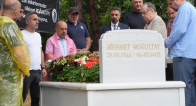 Kartal Belediyesi’nden Mehmet Moğultay’a vefa: Eski Bakan Mehmet Moğultay vefatının 9. yılında kabri başında anıldı