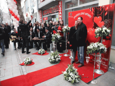 14 şubat sevgililer günü Kartal da coşkuyla kutlandı