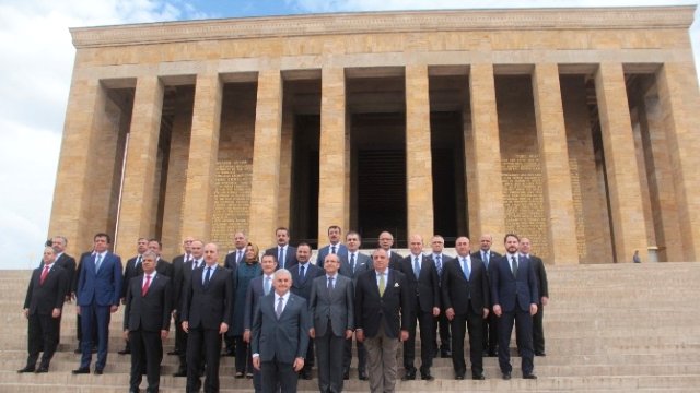 65. Hükümet Üyeleri Anıtkabir i Ziyaret Etti