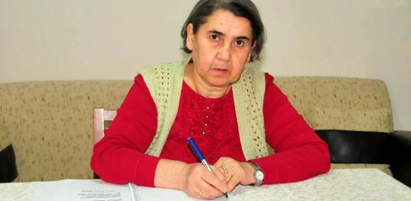 60 yaşında okuma yazma öğrendi şiir yazmaya başladı