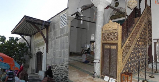 702 yıllık cami bakımsızlıktan dökülüyor