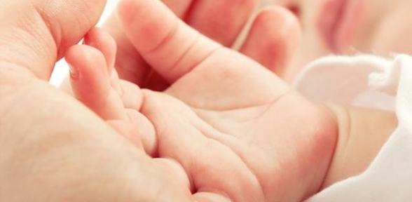 9 günlük bebek annesinin öpücüğüyle öldü 