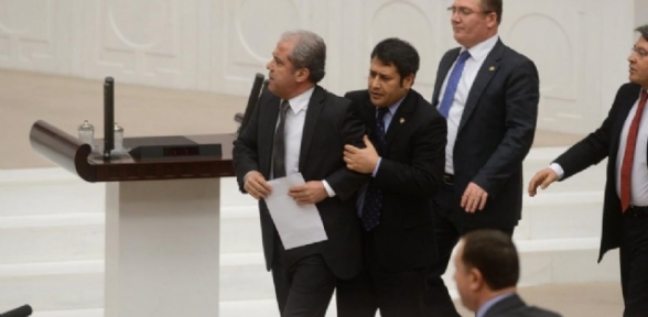  AK Partili ve CHPli Vekiller Birbirine Girdi