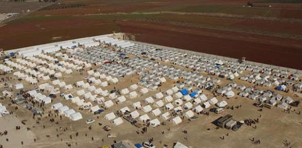100 bin Suriyeli Türkiye sınırında yaşam mücadelesi veriyor
