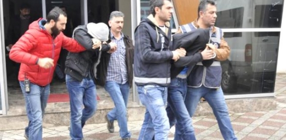 2 Dakikada 15 Saniyede Mağazayı Soyan Hırsızlar Yakalandı