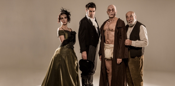  EN YAŞLI VE EN GENÇ OYUNCULAR FRANKENSTEIN DA BULUŞTU