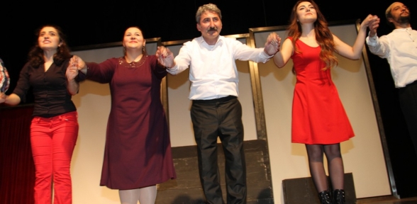 “Zübük” Kartal’da sahnelendi