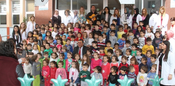SİNEMA ATÖLYESİ ÖĞRENCİLERİNDEN KREŞLERDE KISA FİLM ÇEKİMİ