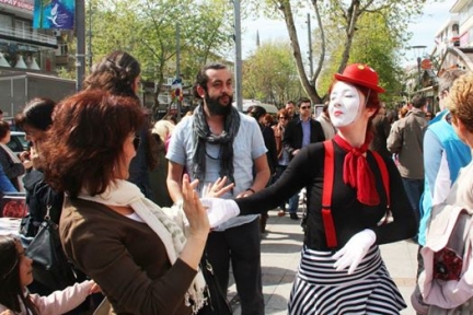 DÜNYANIN SANATI KADIKÖY’DE