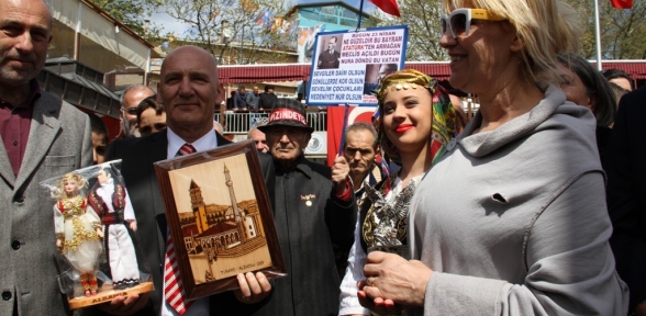 BAŞKAN ALTINOK ÖZ, YAKACIK MEYDANI'NDA ATATÜRK ANITI'NIN AÇILIŞINI YAPTI