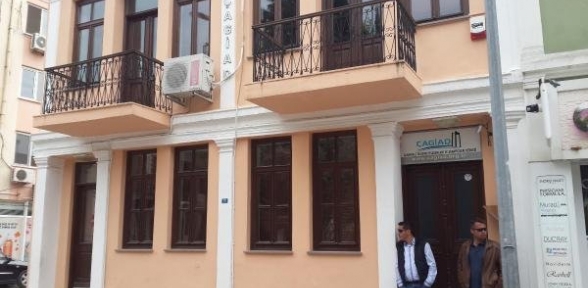İşadamları derneğine polis baskını