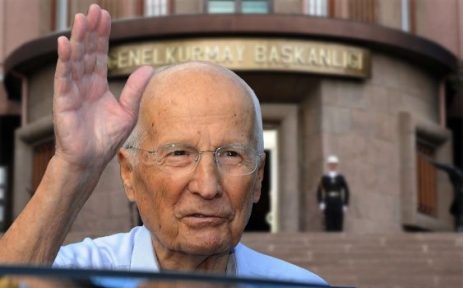 Kenan Evren’in cenazesini askerler kaldıracak