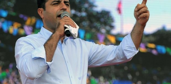 Selahattin Demirtaş'ın evine polis baskını!