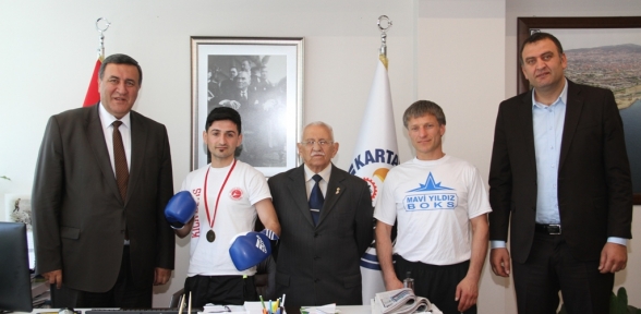 Kartal Belediyesi'ne Kick Boks Milli Takım Şampiyonu'ndan ziyaret