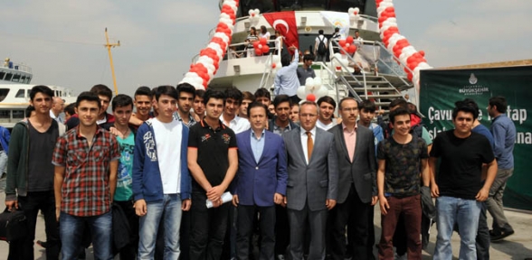 Tuzla Belediyesi, LYS Adaylarına Boğaz Turu Düzenledi