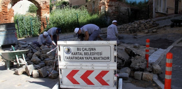 YUKARI MAHALLEDE YOL RESTORASYON ÇALIŞMALARI SÜRÜYOR