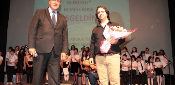 Kartal Belediyesi Çok Sesli Çocuk Korosu ilk konserinde ayakta alkışlandı