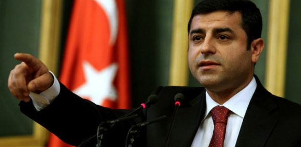 Demirtaş HDP Şu Anda Bıçak Sırtında