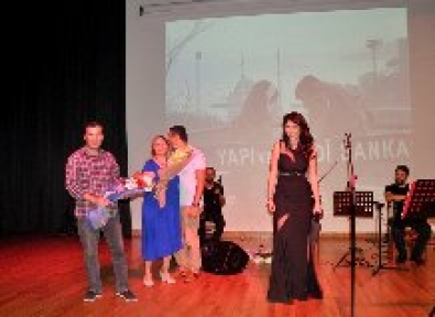 PINAR GÜÇLÜ KARTALDA KONSER VERDİ