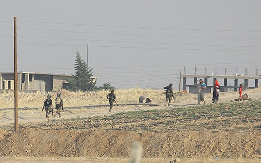  ÖSO, YPG’nin desteğiyle Telabyad Sınır Kapısı’nı ele geçirdi