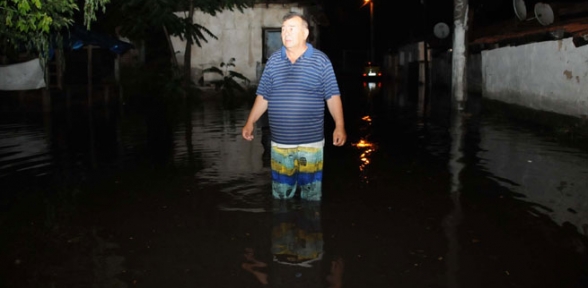15 dakikalık yağmur Edirne’yi felç etti
