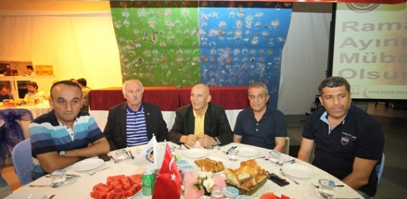 BAŞKAN ALTINOK ÖZ, TAKSİCİ VE MİNİBÜSÇÜLERLE İFTARDA BULUŞTU