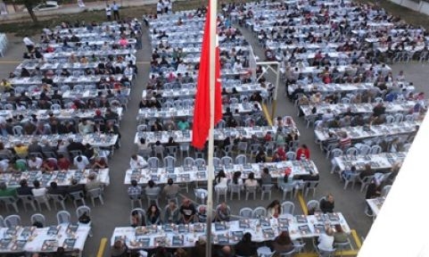 ATAŞEHİR DE İFTAR VE RAMAZAN ŞENLİKLERİ BİR ARADA