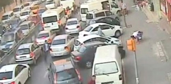 İstanbul'da Kırmızı Işıkta Silahlı Çatışma! 1 Ölü 3 Yaralı