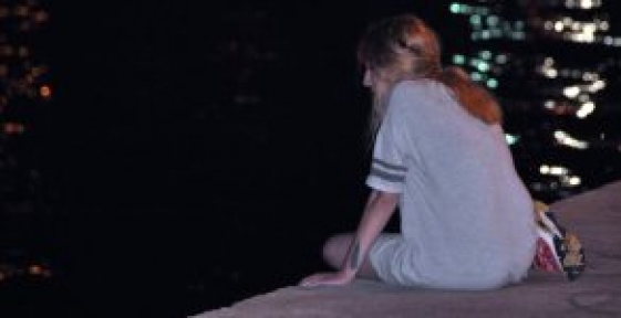Tarabya'da Denize Atlayan Eşini, Gözyaşlarıyla Bekledi