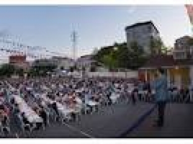 RAMAZAN'IN BEREKETİ KÜÇÜKÇEKMECE'DE İFTAR SOFRALARINDA